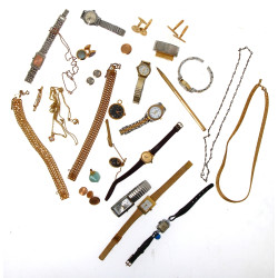 Lot de bijoux fantaisie dont plusieurs m