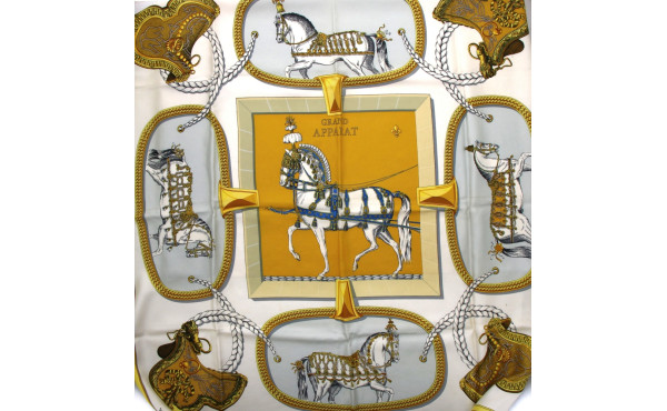 HERMES Paris - Carré en soie "Grand Harn