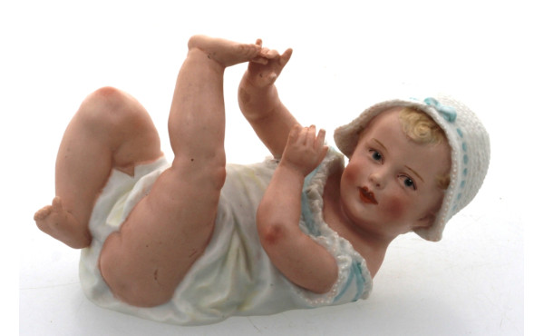 "Bébé", sujet en biscuit de porcelaine. 