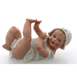 "Bébé", sujet en biscuit de porcelaine. 