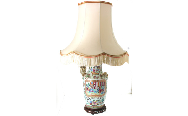 CHINE, CANTON - Vase en porcelaine, mont