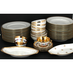 11 assiettes plates, 12 creuses, 1 ravie