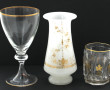 Verre ancien à fond plat à décor doré de