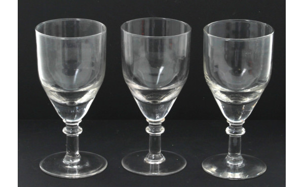 11 verres à pied anciens en verre, H 16 