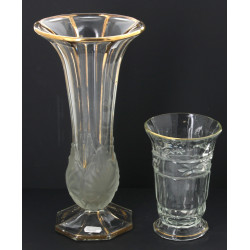 Deux vases vintages en verre moulé et fi