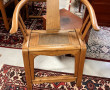 Paire de fauteuils chinois en bois clair