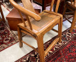 Paire de fauteuils chinois en bois clair