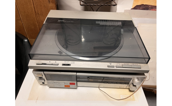 Eléments de chaîne-hifi de marques TECHN