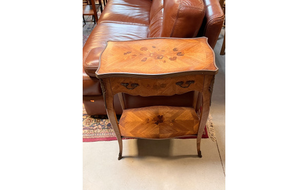 Petite table en placage et marqueterie f
