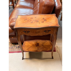 Petite table en placage et marqueterie f