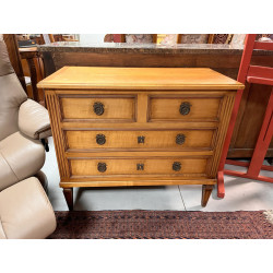Commode en bois clair de style Louis XVI