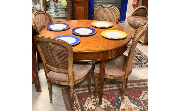 Table ronde de belle qualité de style Lo