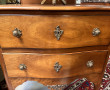 Petite commode en bois naturel de style 