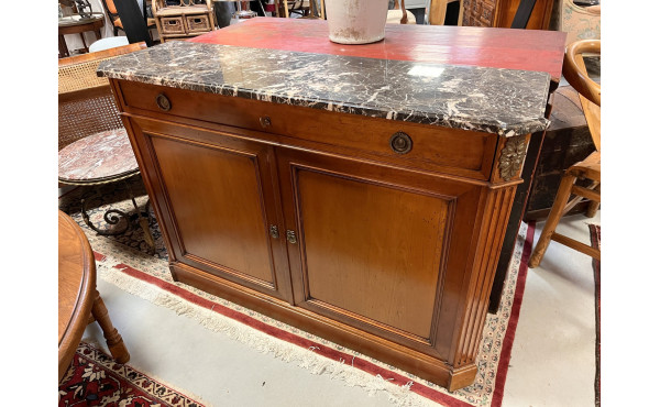 Buffet bas en bois fruitier de belle qua
