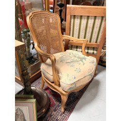 Fauteuil de style Louis XV en bois natur