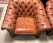 Paire de fauteuils capitonés bordeaux (m