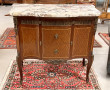 COMMODE marquetée. Style Transition. Déc