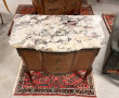COMMODE marquetée. Style Transition. Déc