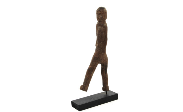 Homme marchant, sculpture africaine en b