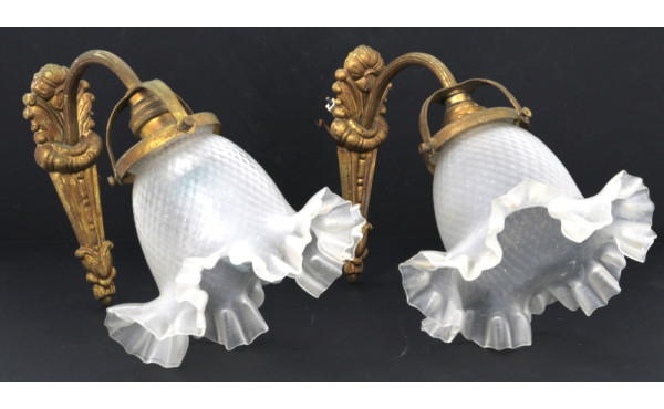 Paire d'appliques en métal doré style Ar