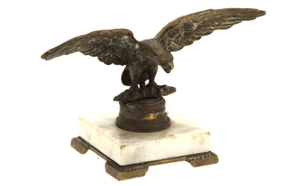 Aigle aux déployées, sujet en bronze ou 