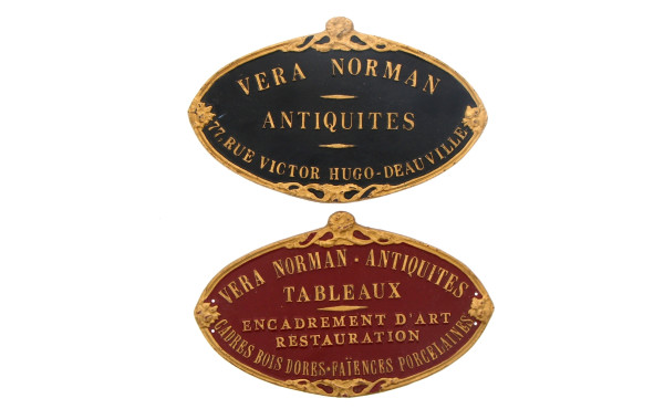 Deux plaques d'antiquaire, Véra Norman à