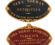 Deux plaques d'antiquaire, Véra Norman à