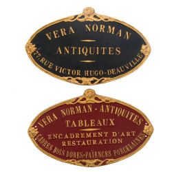 Deux plaques d'antiquaire, Véra Norman à