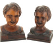 Paire de bustes d'enfants en bois sculpt