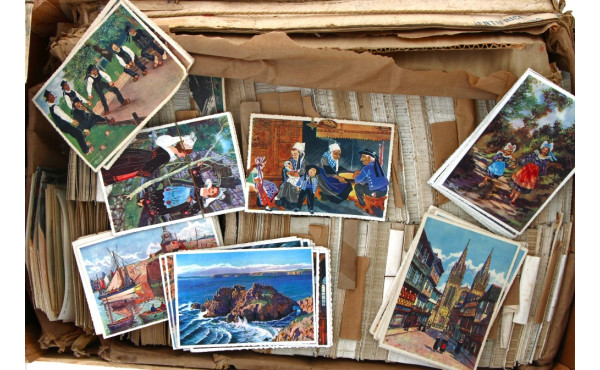 Important stock ancien de cartes postale