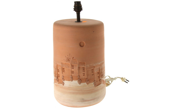 Grande lampe en terre cuite à décor inci