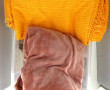 Caisse de linge de maison dont plaids et