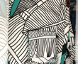 Caisse de linge de maison dont plaids et