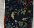 Caisse de linge de maison dont plaids et