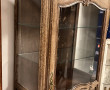 Argentier ouvrant à une porte vitrée, de