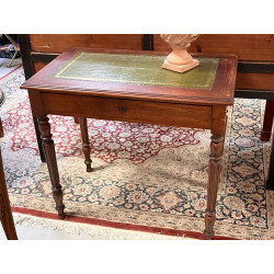 Petit bureau plat en bois naturel, piète