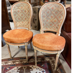 Paire de chaises de style Louis XVI, dos