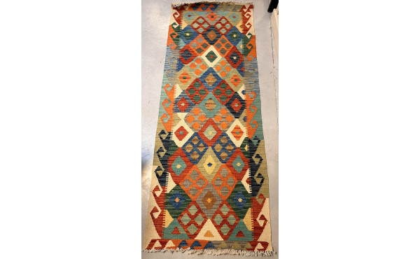 Tapis kilim en laine décor polychrome, 1
