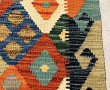 Tapis kilim en laine décor polychrome, 1