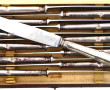 12 couteaux de table manches en métal ar