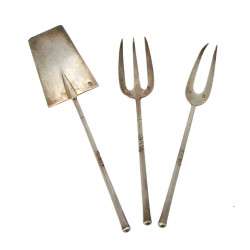 Trois petits couverts de service en arge