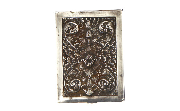 Coffret rectangulaire en argent à décor 