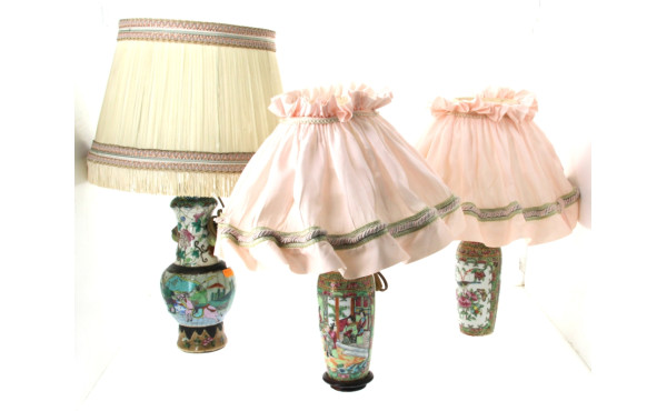 CHINE - Paire de petits vases en porcela