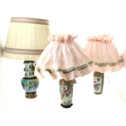 CHINE - Paire de petits vases en porcela