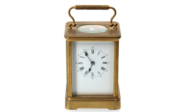 Pendule dite d'officier en métal doré (s