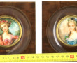 Paire de miniatures à vue ronde, peintes