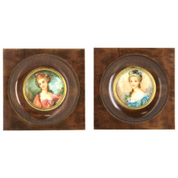 Paire de miniatures à vue ronde, peintes