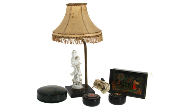 Lot de 4 boîtes en laque (2) et métal (