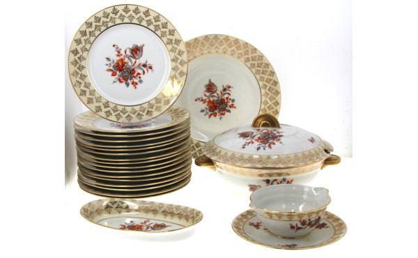 Service de table ancien en porcelaine bl