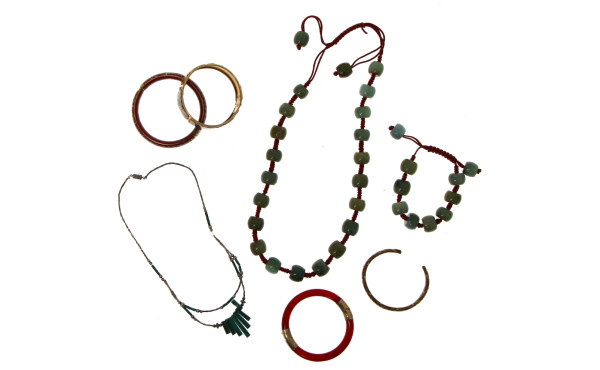 Lot de bijoux fantaisie : une parure en 